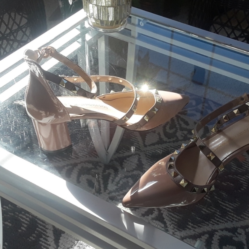 Women patent pumps